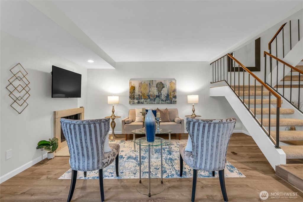 Photo of 16130 SE 33rd Circle, Bellevue, WA 98008 (MLS # 2469357)