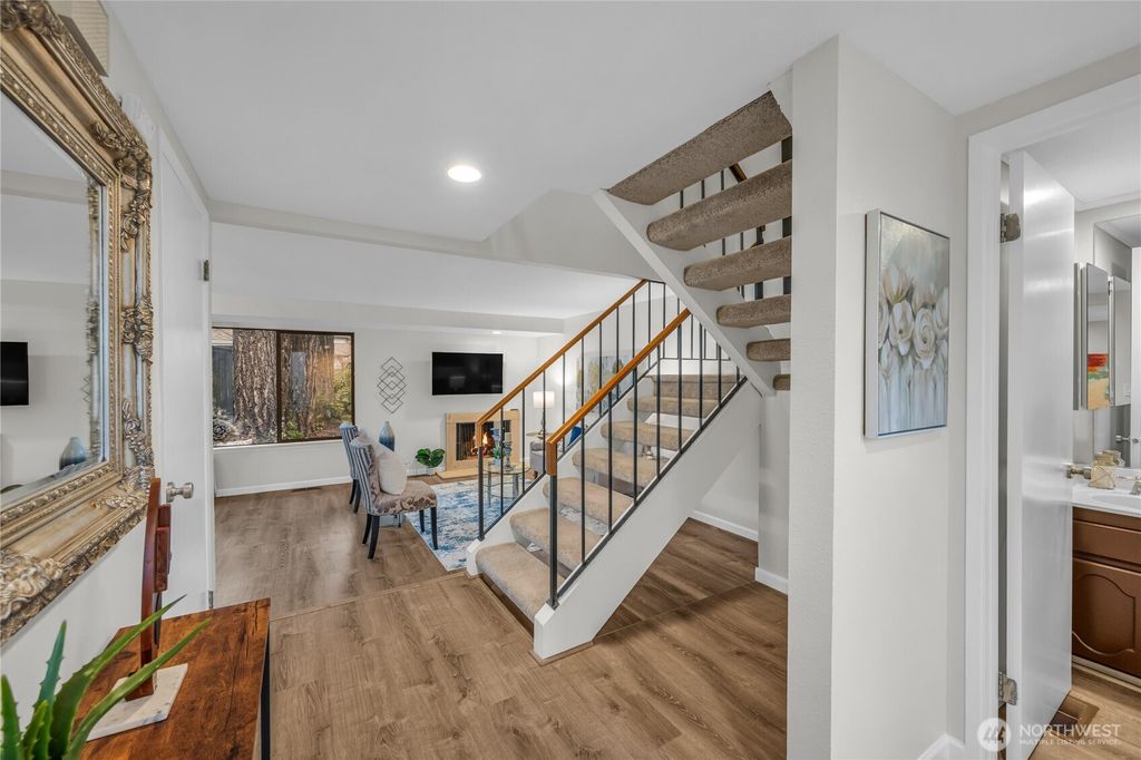 Photo of 16130 SE 33rd Circle, Bellevue, WA 98008 (MLS # 2469357)