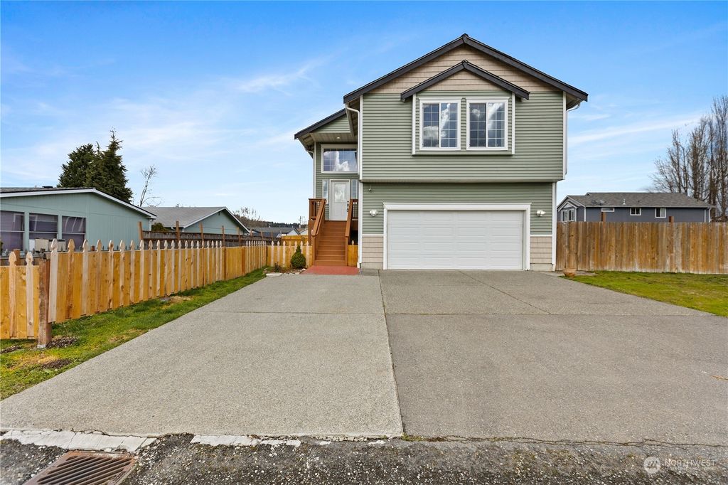 Photo of 207 7th Avenue N, Algona, WA 98001 (MLS # 2040600)