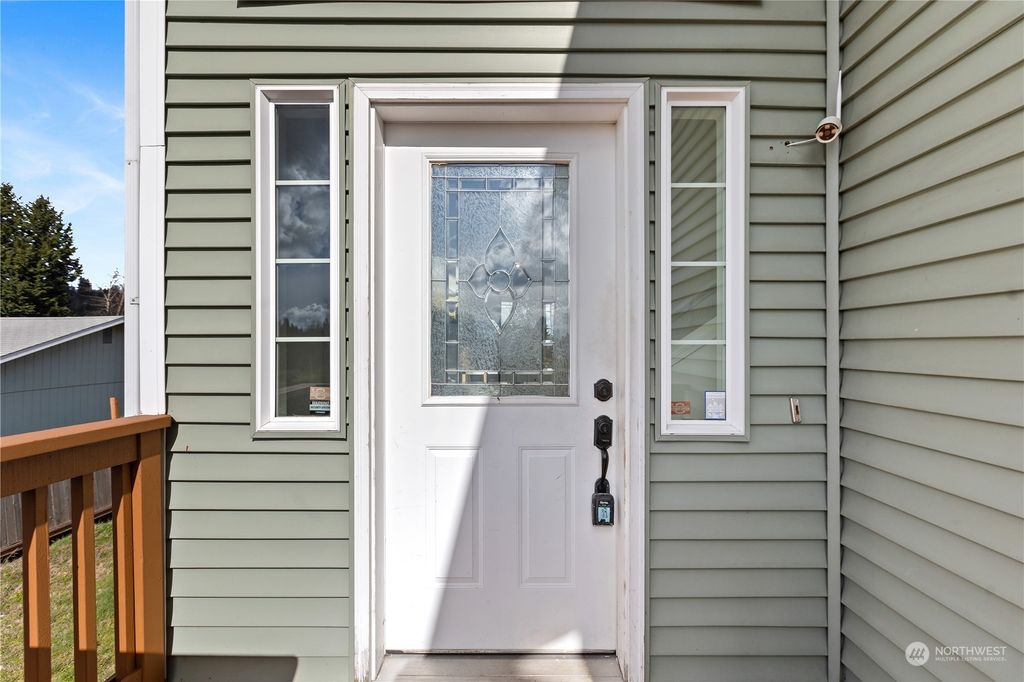 Photo of 207 7th Avenue N, Algona, WA 98001 (MLS # 2040600)