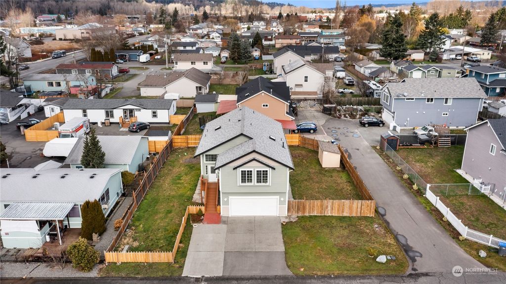 Photo of 207 7th Avenue N, Algona, WA 98001 (MLS # 2040600)