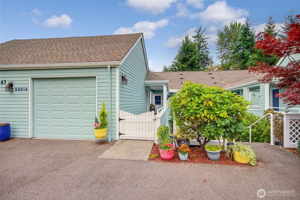 Photo of 22014 SE 40th Lane #2130, Issaquah, WA 98029 (MLS # 2426805)