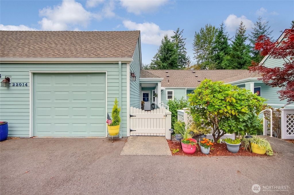 Photo of 22014 SE 40th Lane #2130, Issaquah, WA 98029 (MLS # 2426805)