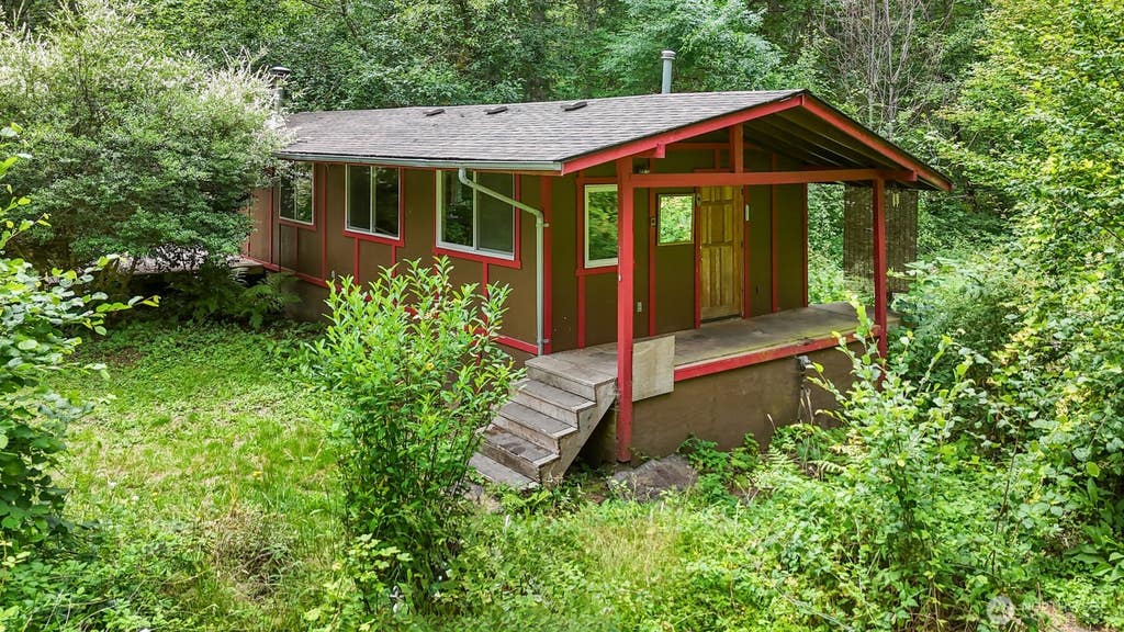 Photo of 16138 Chuckawa Lane SE, Yelm, WA 98597 (MLS # 2542162)