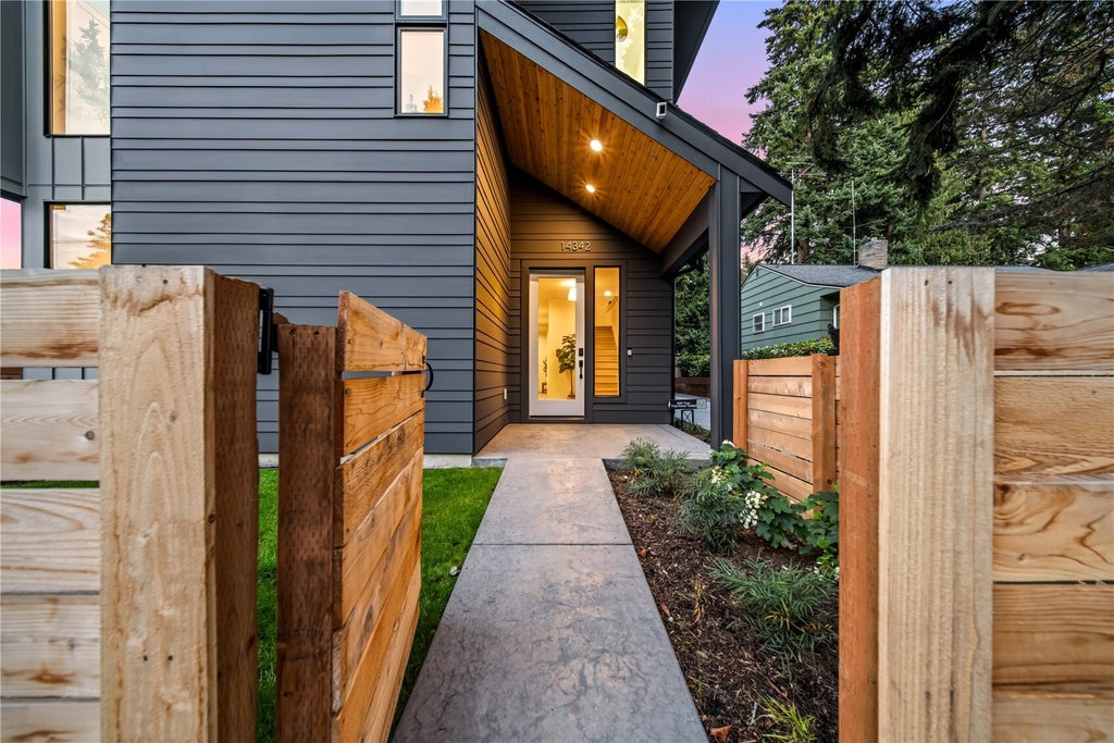 Photo of 14342 Bagley Avenue N, Seattle, WA 98133 (MLS # 2596221)