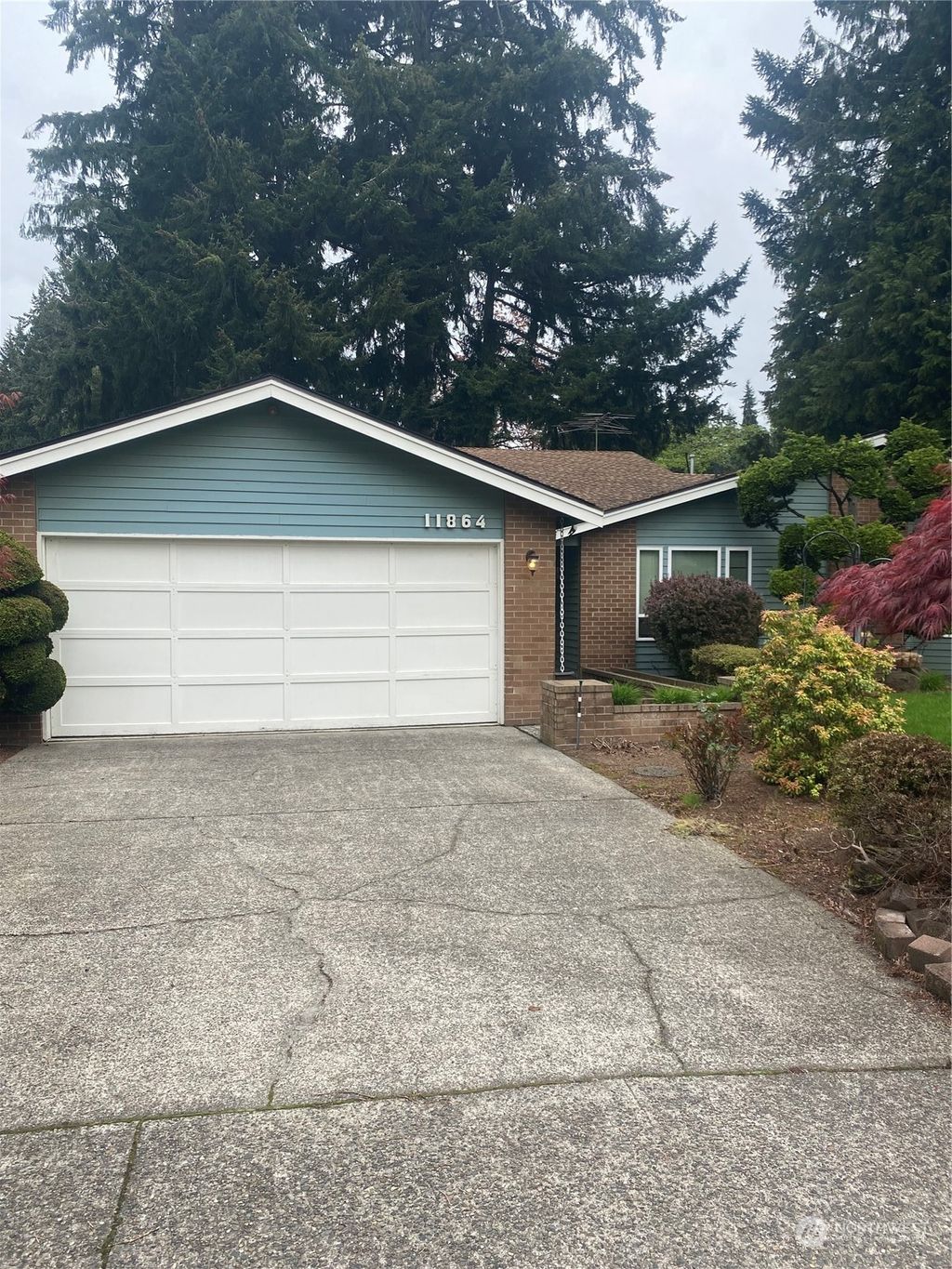 Photo of 11864 NE 164th Place, Kirkland, WA 98034 (MLS # 2067457)