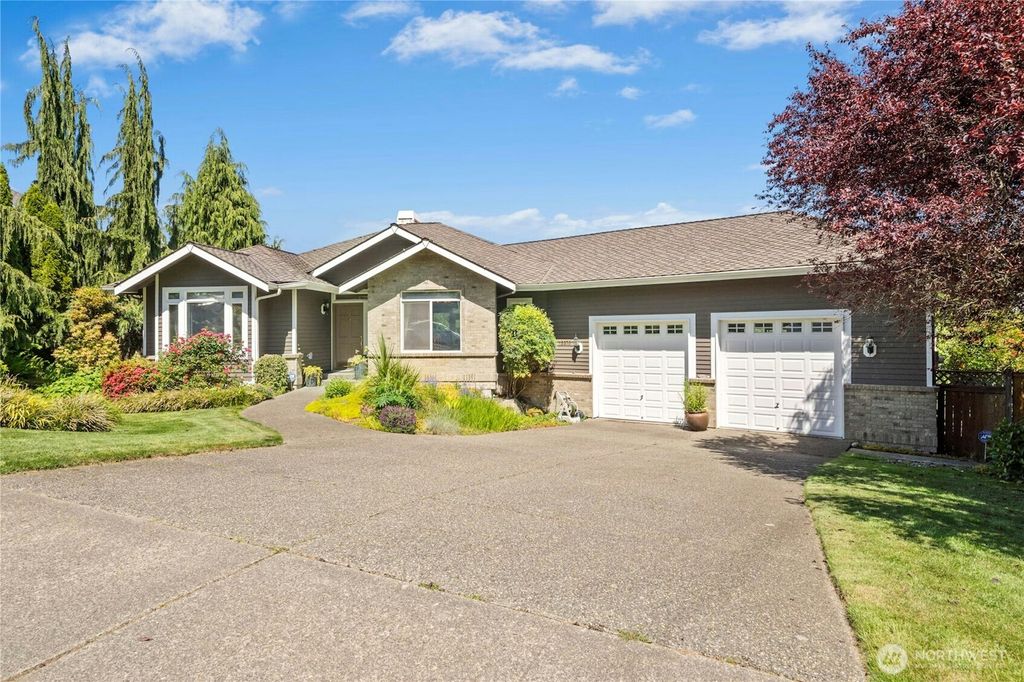 Photo of 12232 SE 80th Way, Newcastle, WA 98056 (MLS # 2522863)