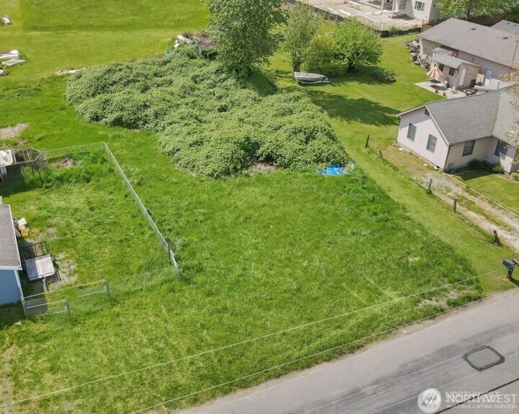 Photo of 2606 16th Avenue NW, Puyallup, WA 98371 (MLS # 2467962)