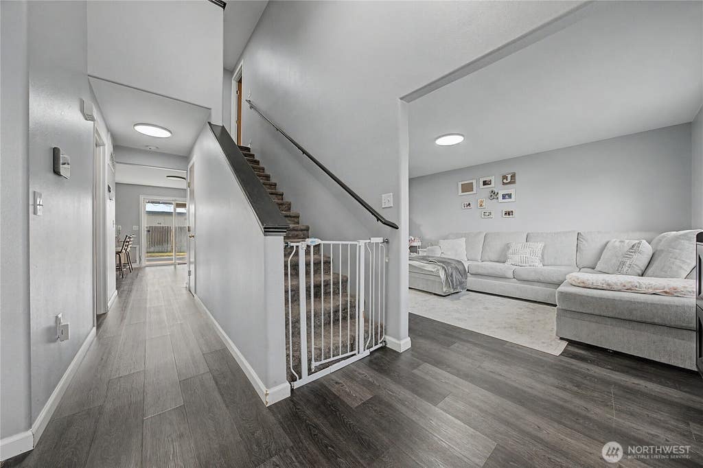Photo of 1737 W Mockingbird Street, Moses Lake, WA 98837 (MLS # 2572514)