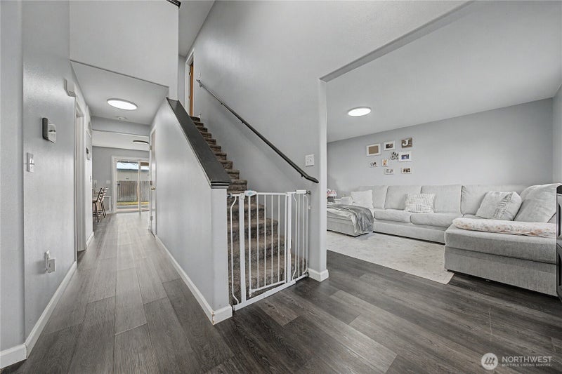 1737 W Mockingbird Street
