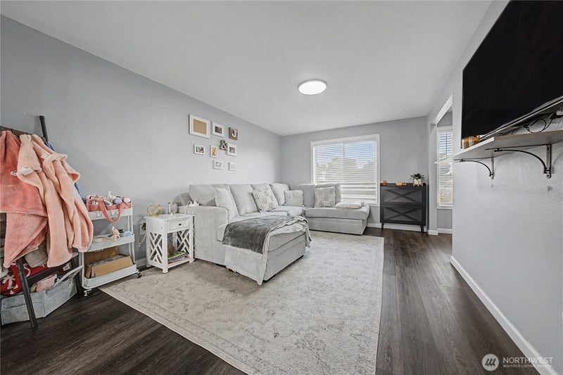 1737 W Mockingbird Street