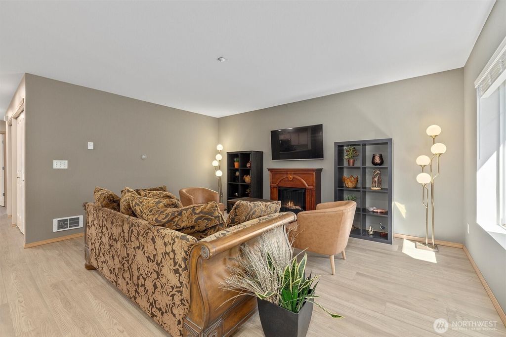 Photo of 1981 24th Avenue NE #104, Issaquah, WA 98029 (MLS # 2471731)