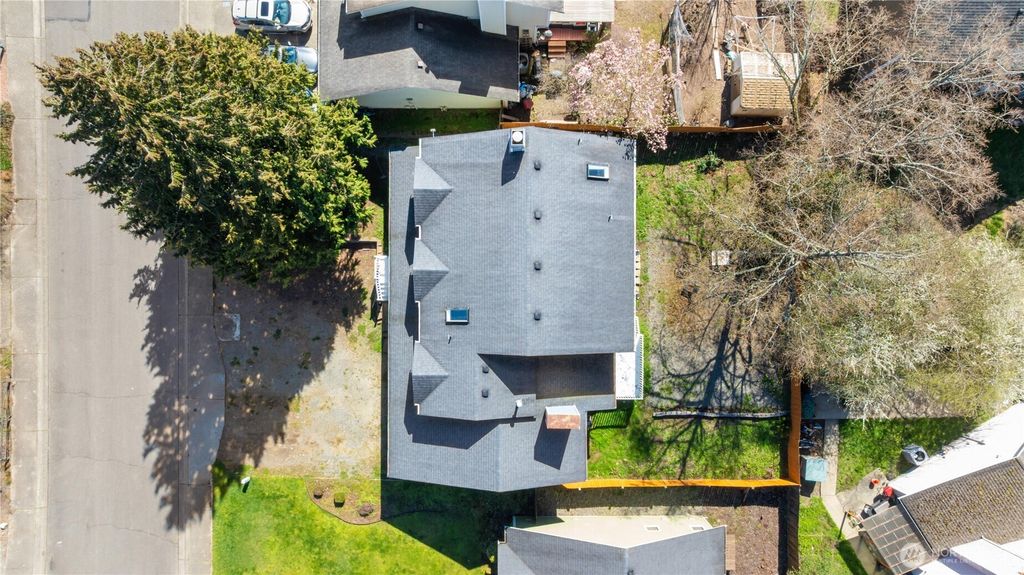 Photo of 20319 120th AVE Ave SE, Kent, WA 98031 (MLS # 2501726)