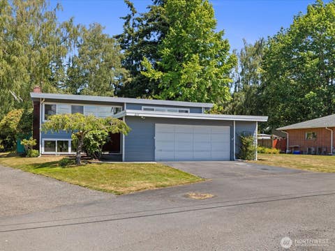 Photo of 817 Olympic Boulevard #A, Everett, WA 98203 (MLS # 2553461)