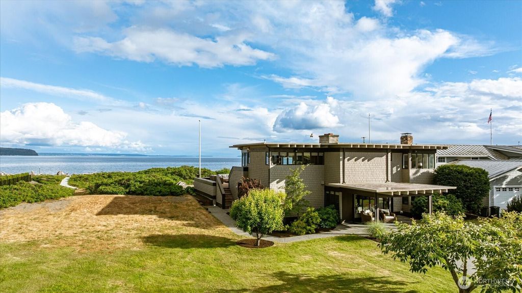 Photo of 2126 Shore Avenue, Freeland, WA 98249 (MLS # 2547104)