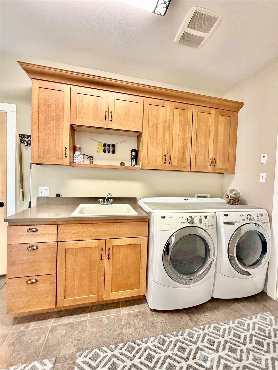 Okanogan, Washington, 98840, United States, ,3 BathroomsBathrooms,Residential,Active,1791216