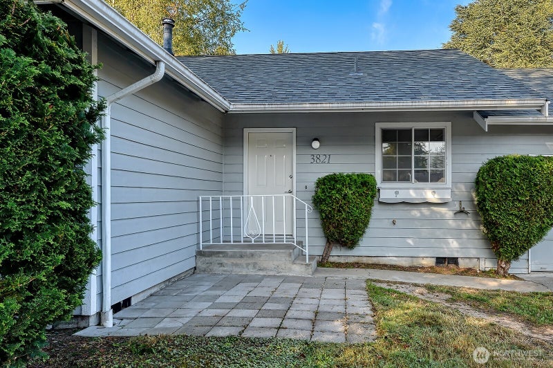 3821 Del Bonita Way