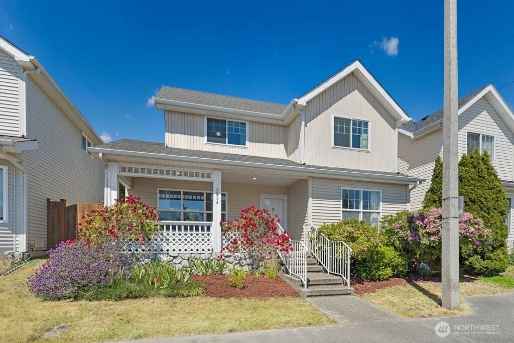 Photo of 3734 NE 5th Place, Renton, WA 98056 (MLS # 2387616)