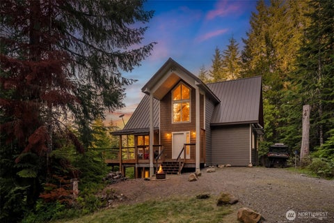 Photo of 320 Lakeview Way, Easton, WA 98925 (MLS # 2517536)