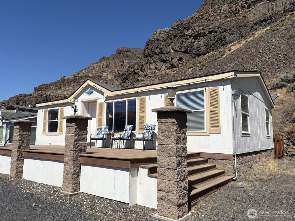 Photo of 1198 N Section Place, Quincy, WA 98848 (MLS # 2505071)