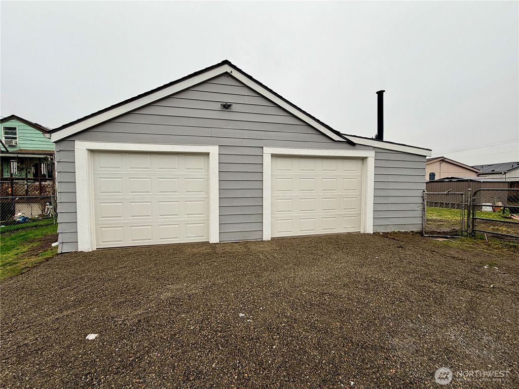 Photo of 127 15th Street SE, Auburn, WA 98002 (MLS # 2457493)