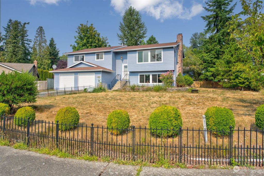 Photo of 19334 144th Court SE, Renton, WA 98058 (MLS # 2154465)
