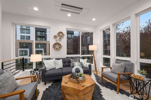 222 10th Avenue E Seattle WA 98102