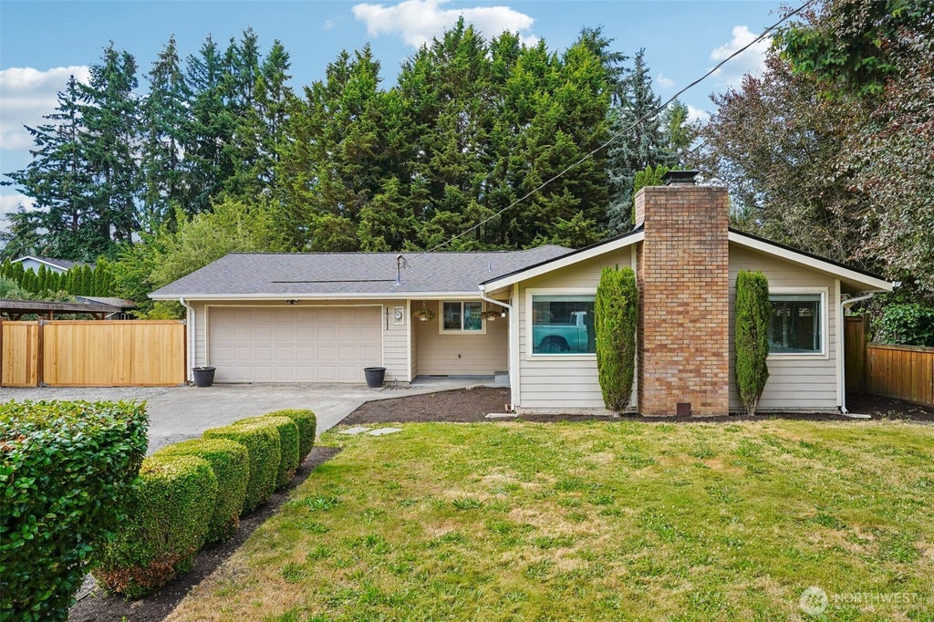 Photo of 1711 7th Avenue SE, Puyallup, WA 98372 (MLS # 2550161)