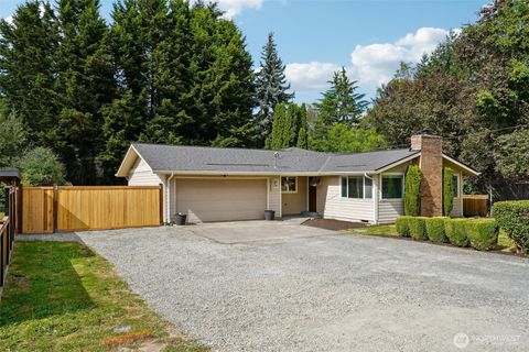 Photo of 1711 7th Avenue SE, Puyallup, WA 98372 (MLS # 2550161)