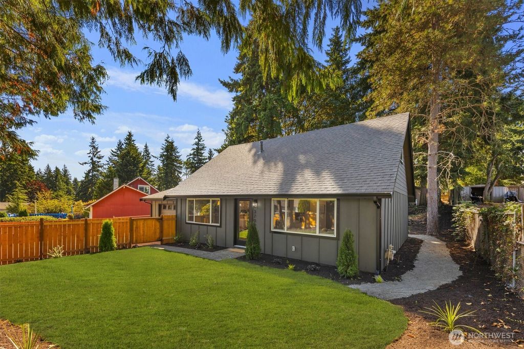 Photo of 3709 SW 335th Street, Federal Way, WA 98023 (MLS # 2433641)