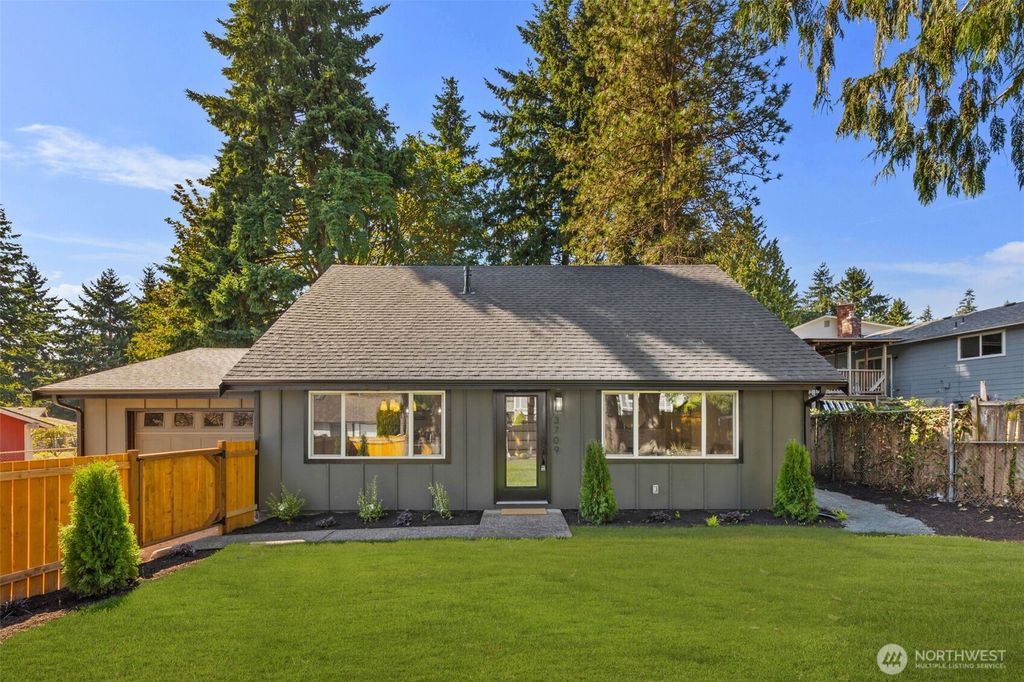 Photo of 3709 SW 335th Street, Federal Way, WA 98023 (MLS # 2433641)