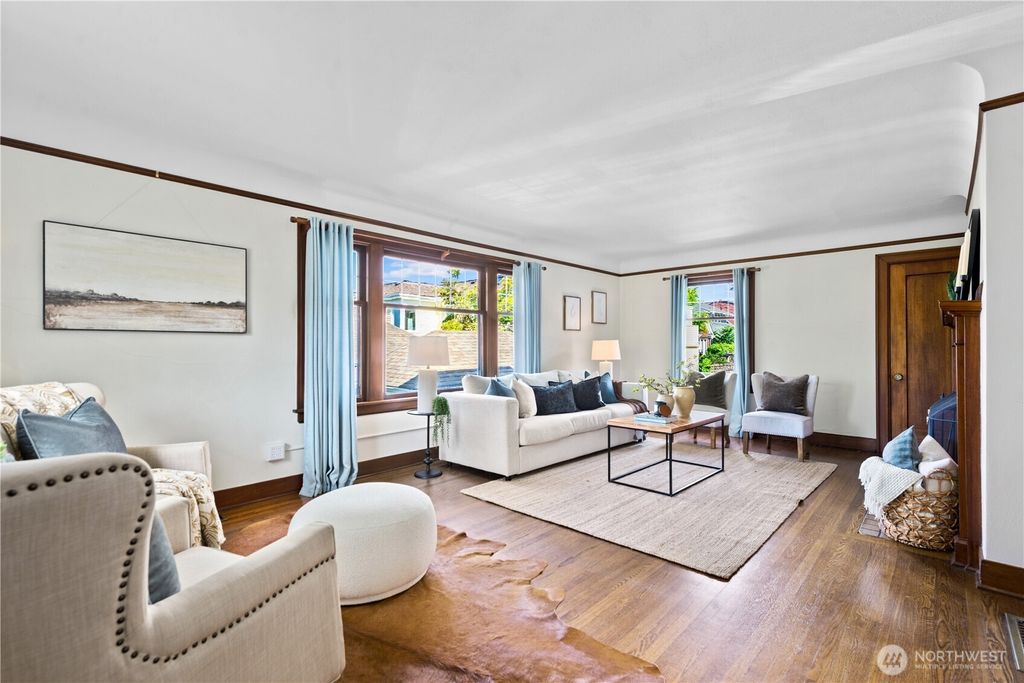 Photo of 908 W Fulton Street, Seattle, WA 98119 (MLS # 2373322)