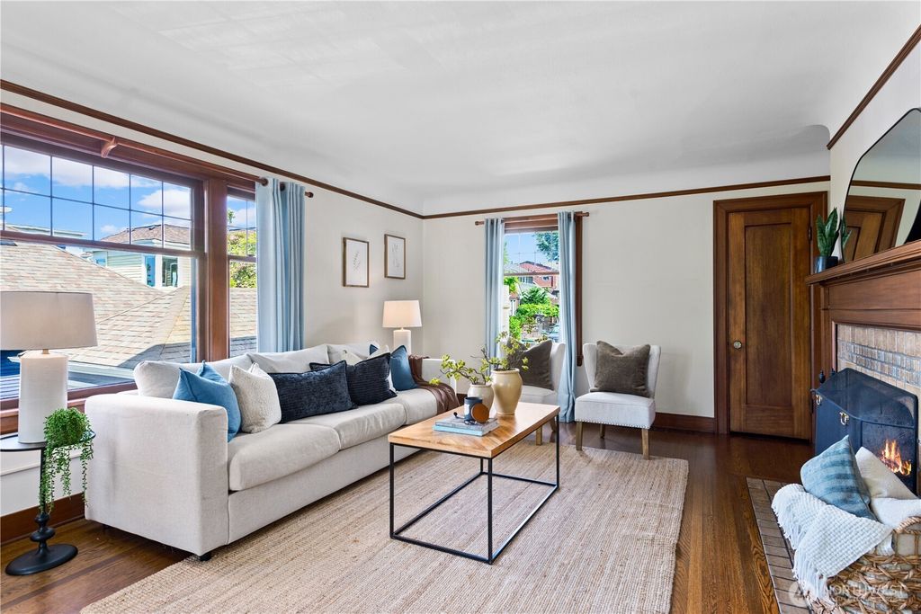 Photo of 908 W Fulton Street, Seattle, WA 98119 (MLS # 2373322)