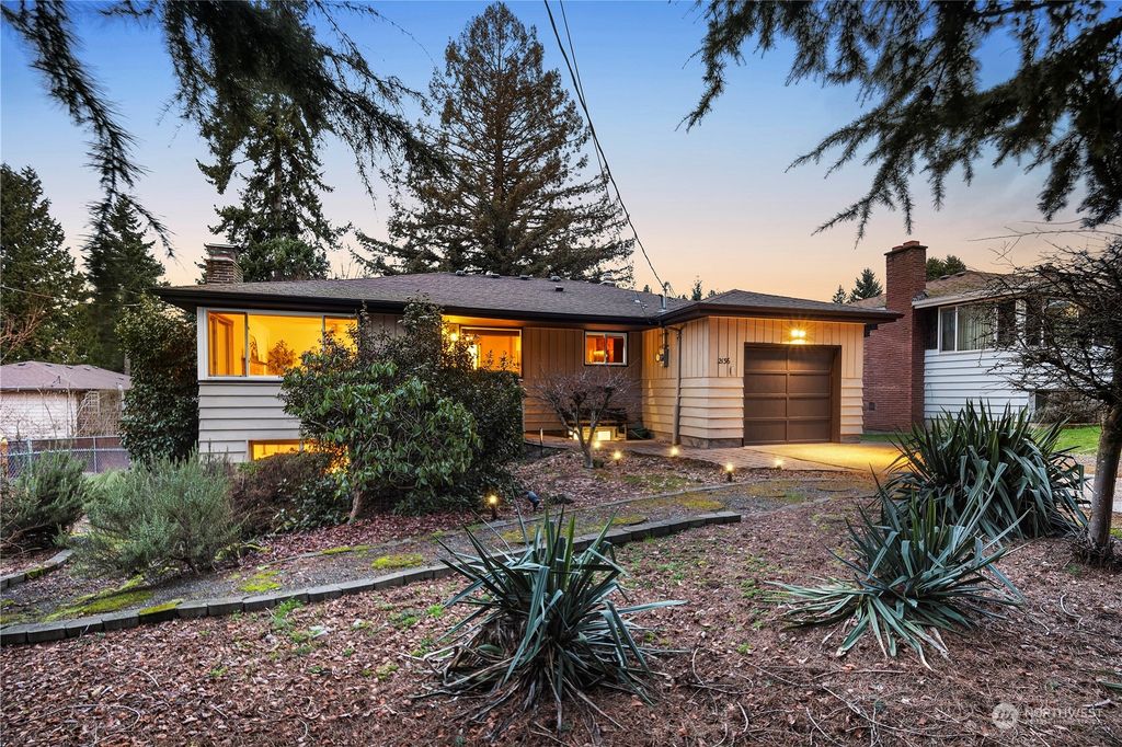 Photo of 2136 SW 116th Street, Seattle, WA 98146 (MLS # 2198394)