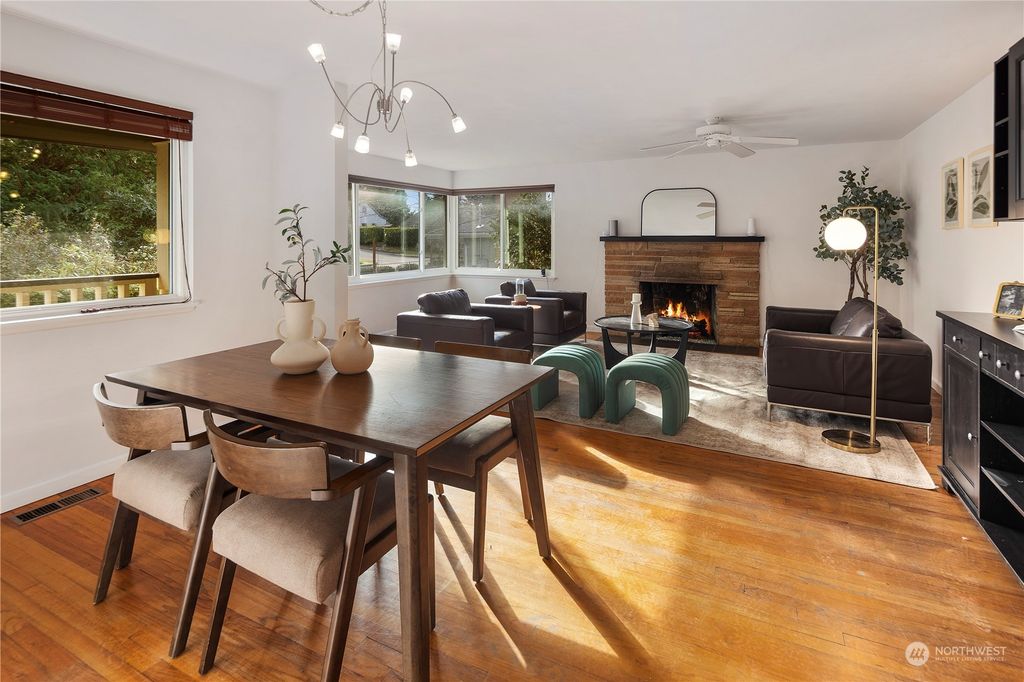Photo of 2136 SW 116th Street, Seattle, WA 98146 (MLS # 2198394)