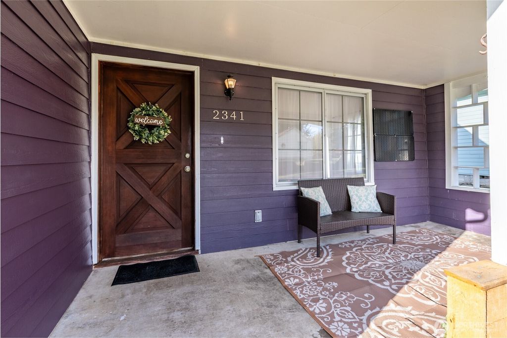 Photo of 2341 W Castleman Street, Longview, WA 98632 (MLS # 2467860)