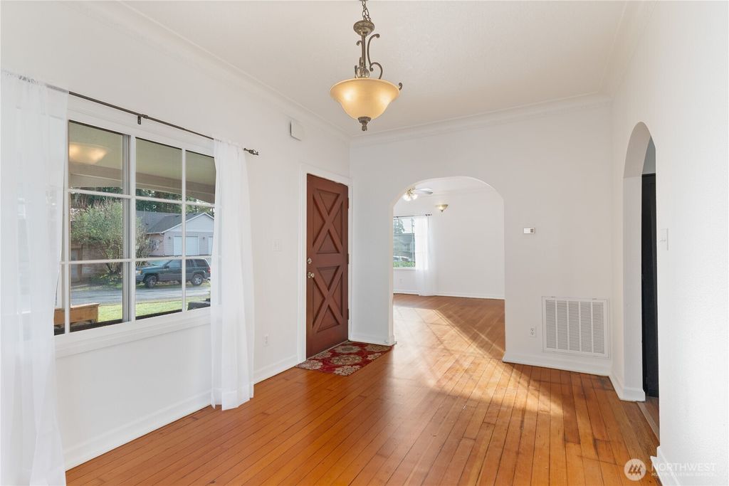 Photo of 2341 W Castleman Street, Longview, WA 98632 (MLS # 2467860)