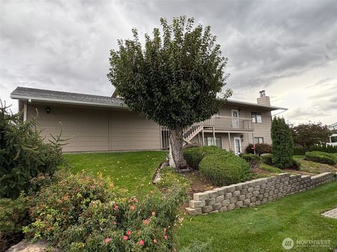 Photo of 1352 Eastmont Avenue #15, East Wenatchee, WA 98802 (MLS # 2441493)