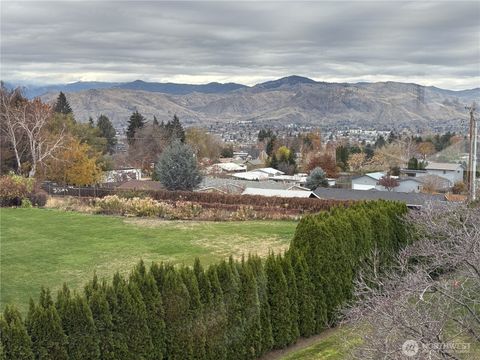 Photo of 1352 Eastmont Avenue #15, East Wenatchee, WA 98802 (MLS # 2441493)