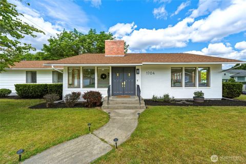 Photo of 1704 Fern AVE, Walla Walla, WA 99362 (MLS # 2520879)