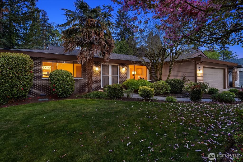 Photo of 6806 131st Avenue SE, Bellevue, WA 98006 (MLS # 2364810)