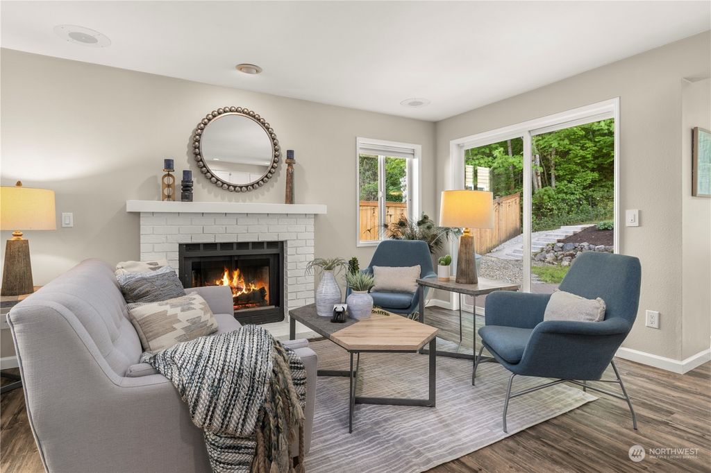 Photo of 15621 160th Court SE, Renton, WA 98058 (MLS # 2237936)
