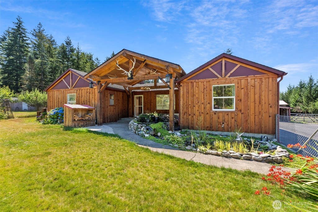 Photo of 1296 Centralia Alpha Rd RD, Chehalis, WA 98532 (MLS # 2561421)