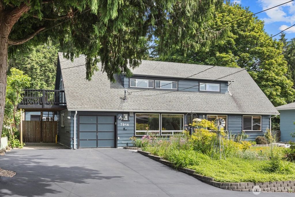 Photo of 7914 NE 203rd Street, Kenmore, WA 98028 (MLS # 2382706)