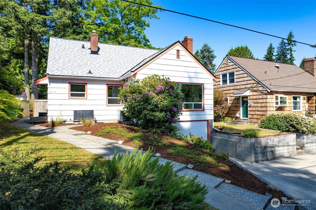 Photo of 9219 15th Avenue NE, Seattle, WA 98115 (MLS # 2385643)