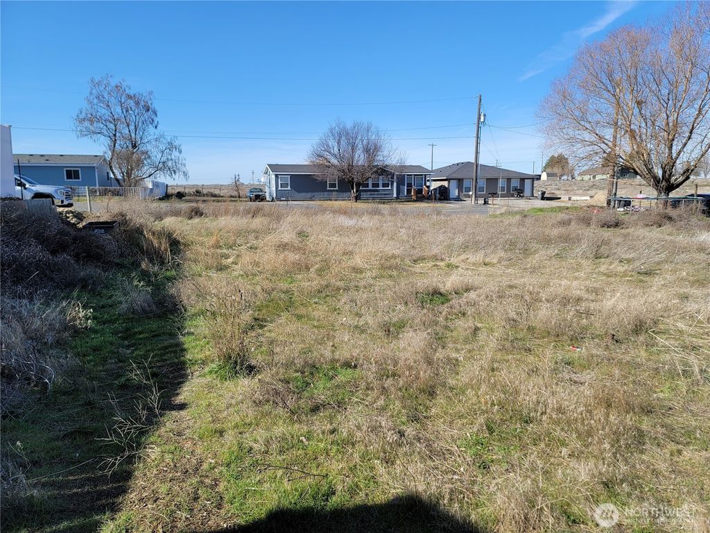 Photo of 0 Lots 17 - 20 Block 26 Jackson Avenue S, Warden, WA 98857 (MLS # 2485840)