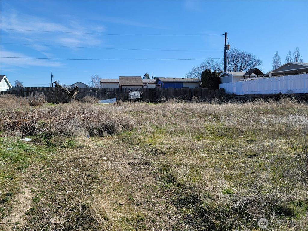 Photo of 0 Lots 17 - 20 Block 26 Jackson Avenue S, Warden, WA 98857 (MLS # 2485840)