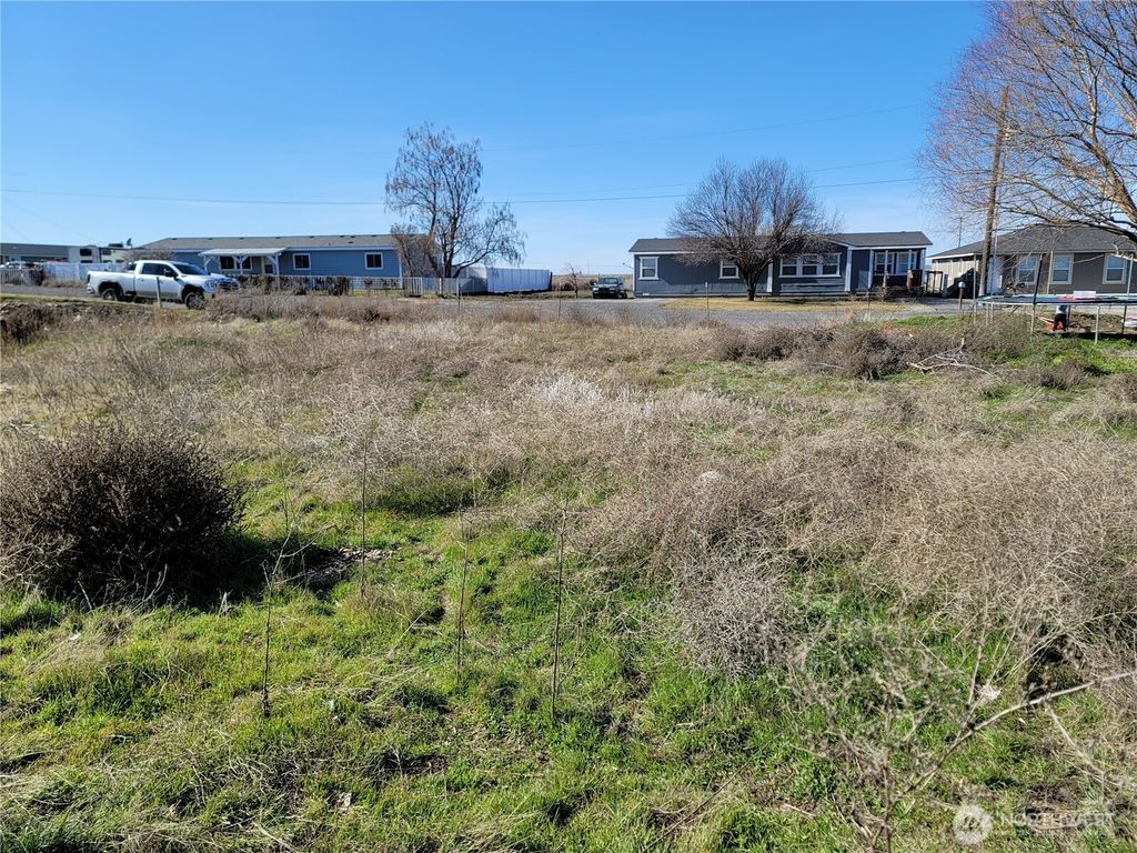 Photo of 0 Lots 17 - 20 Block 26 Jackson Avenue S, Warden, WA 98857 (MLS # 2485840)