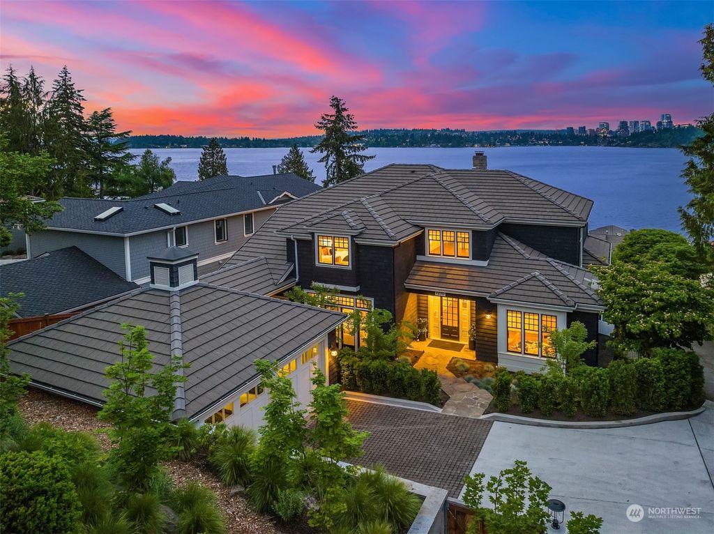 Photo of 7270 N Mercer Way, Mercer Island, WA 98040 (MLS # 2071711)