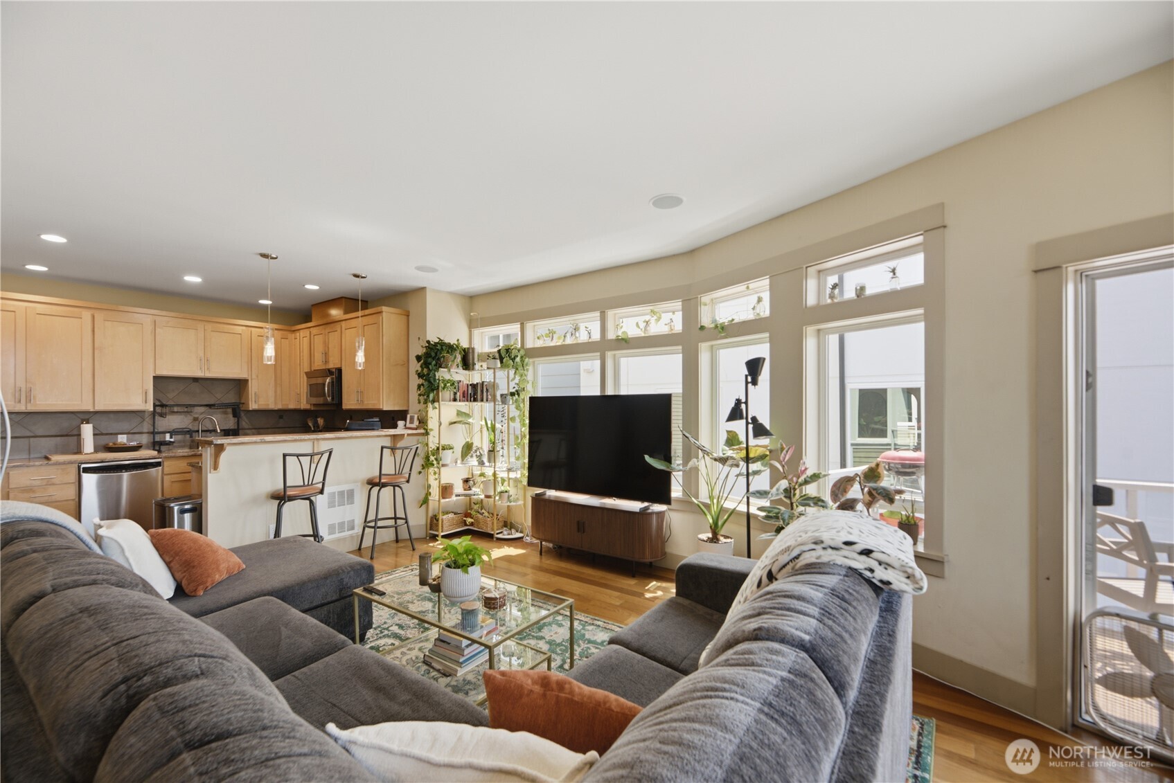 2540 14th Avenue W